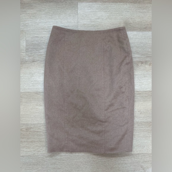 MaxMara 'Sargano' Camel Hair Pencil Skirt Size 6. Worn once like brand new. - Picture 4 of 9
